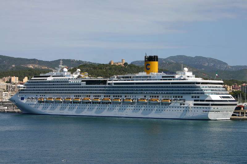 El elegante Costa Pacifica en el puerto de Palma de Mallorca CRUCEROS PALMA DE MALLORCA